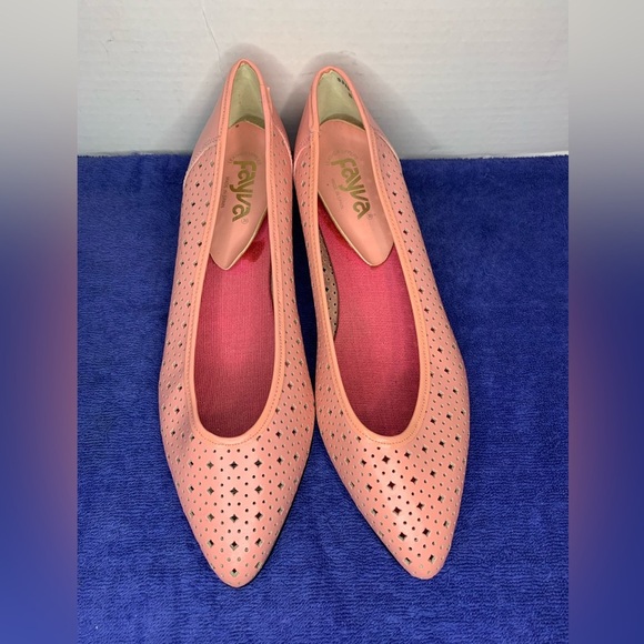 Fayva Coral Pink Leather Pumps - Made in Spain - Perforated - Cut-Out - Picture 1 of 6